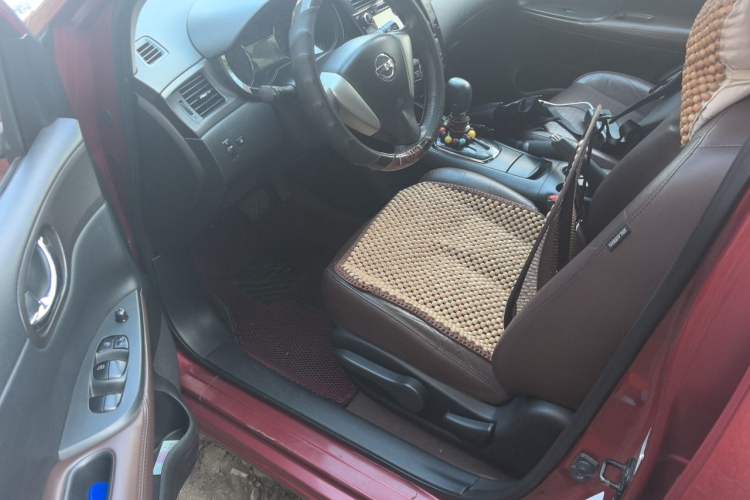 Used Nissan Tiida 2013 1.6L CVT Cool Cafe Edition Driver Seat