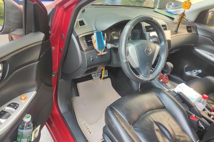 Used Nissan Tiida 2013 1.6L CVT Cool Cafe Edition Driver Seat