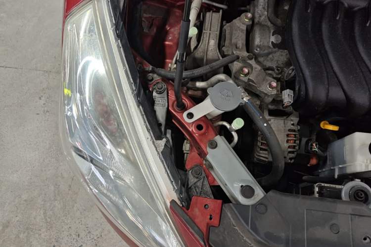 Used Nissan Tiida 2013 1.6L CVT Cool Cafe Edition Engine Bay Right