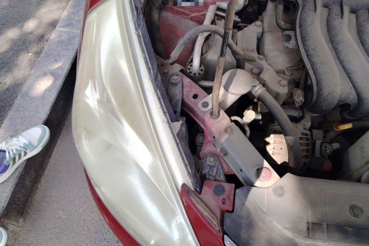 Used Nissan Tiida 2013 1.6L CVT Cool Cafe Edition Engine Bay Right