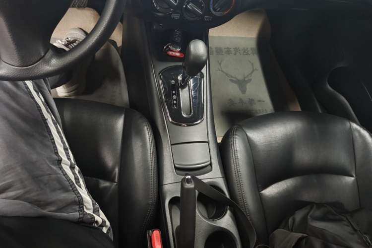 Used Nissan Tiida 2013 1.6L CVT Cool Cafe Edition Gear Lever