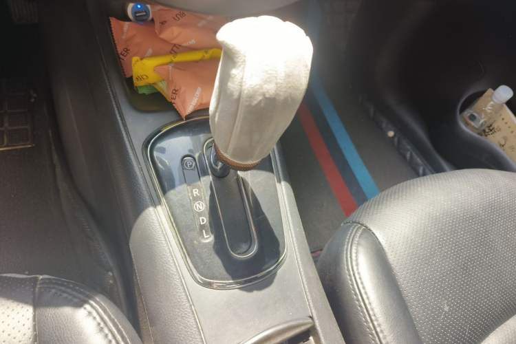 Used Nissan Tiida 2013 1.6L CVT Cool Cafe Edition Gear Lever