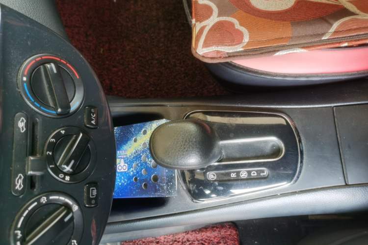 Used Nissan Tiida 2013 1.6L CVT Cool Cafe Edition Gear Lever