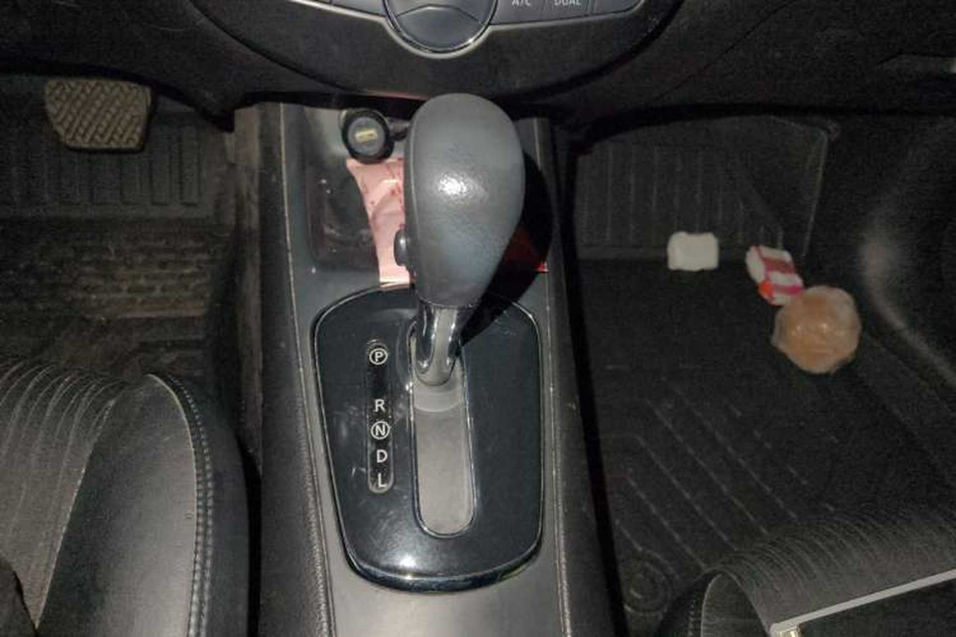 Used Nissan Tiida 2013 1.6L CVT Cool Cafe Edition Gear Lever