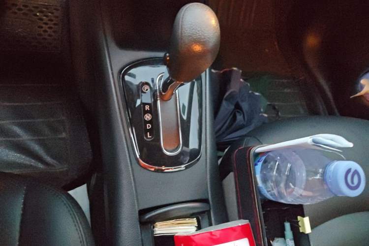 Used Nissan Tiida 2013 1.6L CVT Cool Cafe Edition Gear Lever