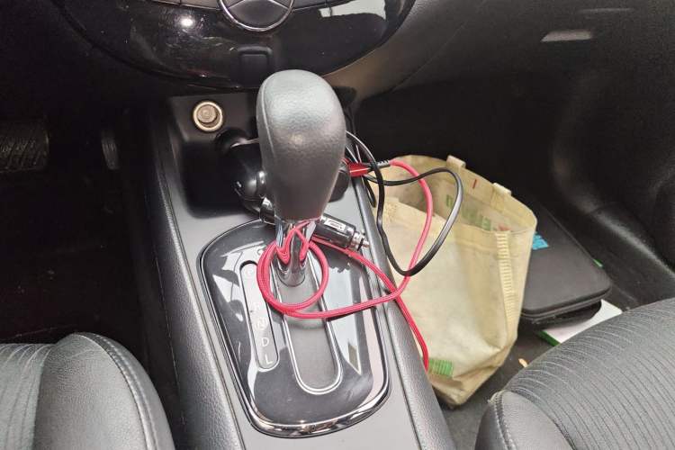 Used Nissan Tiida 2013 1.6L CVT Cool Cafe Edition Gear Lever