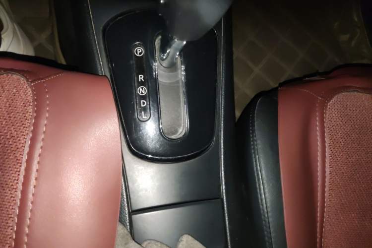 Used Nissan Tiida 2013 1.6L CVT Cool Cafe Edition Gear Lever