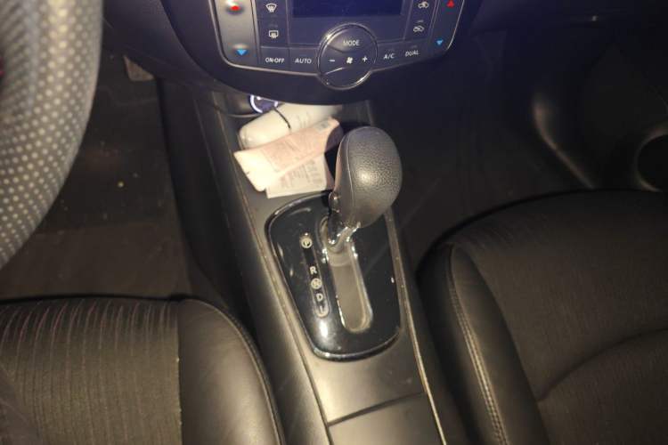Used Nissan Tiida 2013 1.6L CVT Cool Cafe Edition Gear Lever