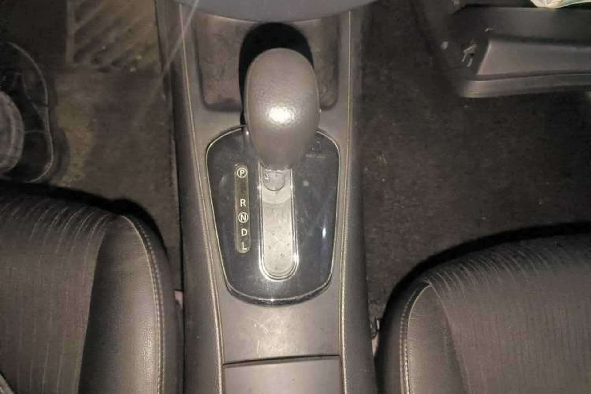 Used Nissan Tiida 2013 1.6L CVT Cool Cafe Edition Gear Lever