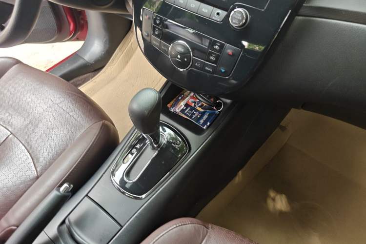 Used Nissan Tiida 2013 1.6L CVT Cool Cafe Edition Gear Lever