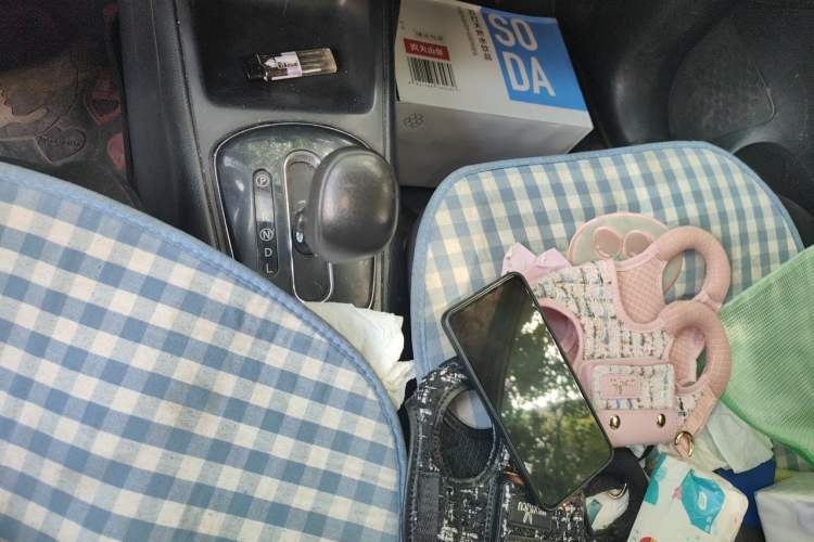 Used Nissan Tiida 2013 1.6L CVT Cool Cafe Edition Gear Lever
