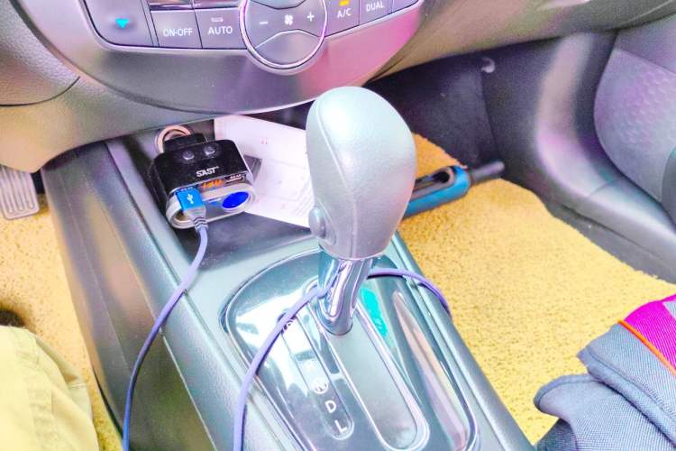 Used Nissan Tiida 2013 1.6L CVT Cool Cafe Edition Gear Lever