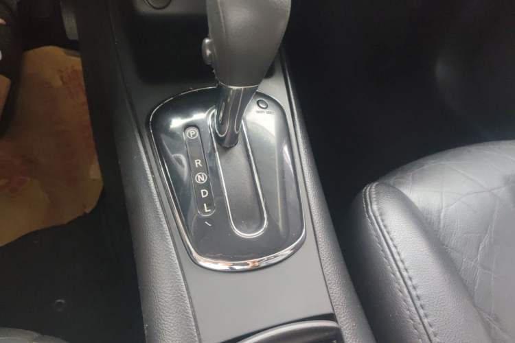 Used Nissan Tiida 2013 1.6L CVT Cool Cafe Edition Gear Lever