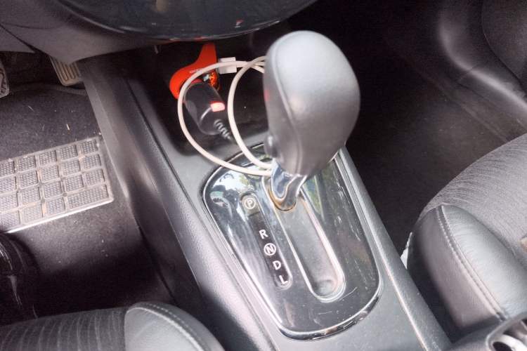 Used Nissan Tiida 2013 1.6L CVT Cool Cafe Edition Gear Lever
