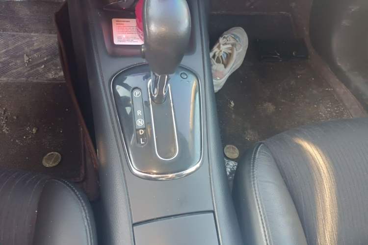 Used Nissan Tiida 2013 1.6L CVT Cool Cafe Edition Gear Lever