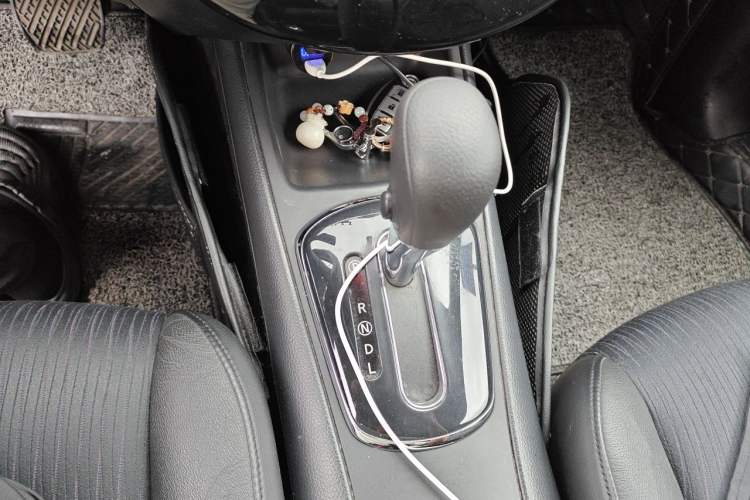 Used Nissan Tiida 2013 1.6L CVT Cool Cafe Edition Gear Lever
