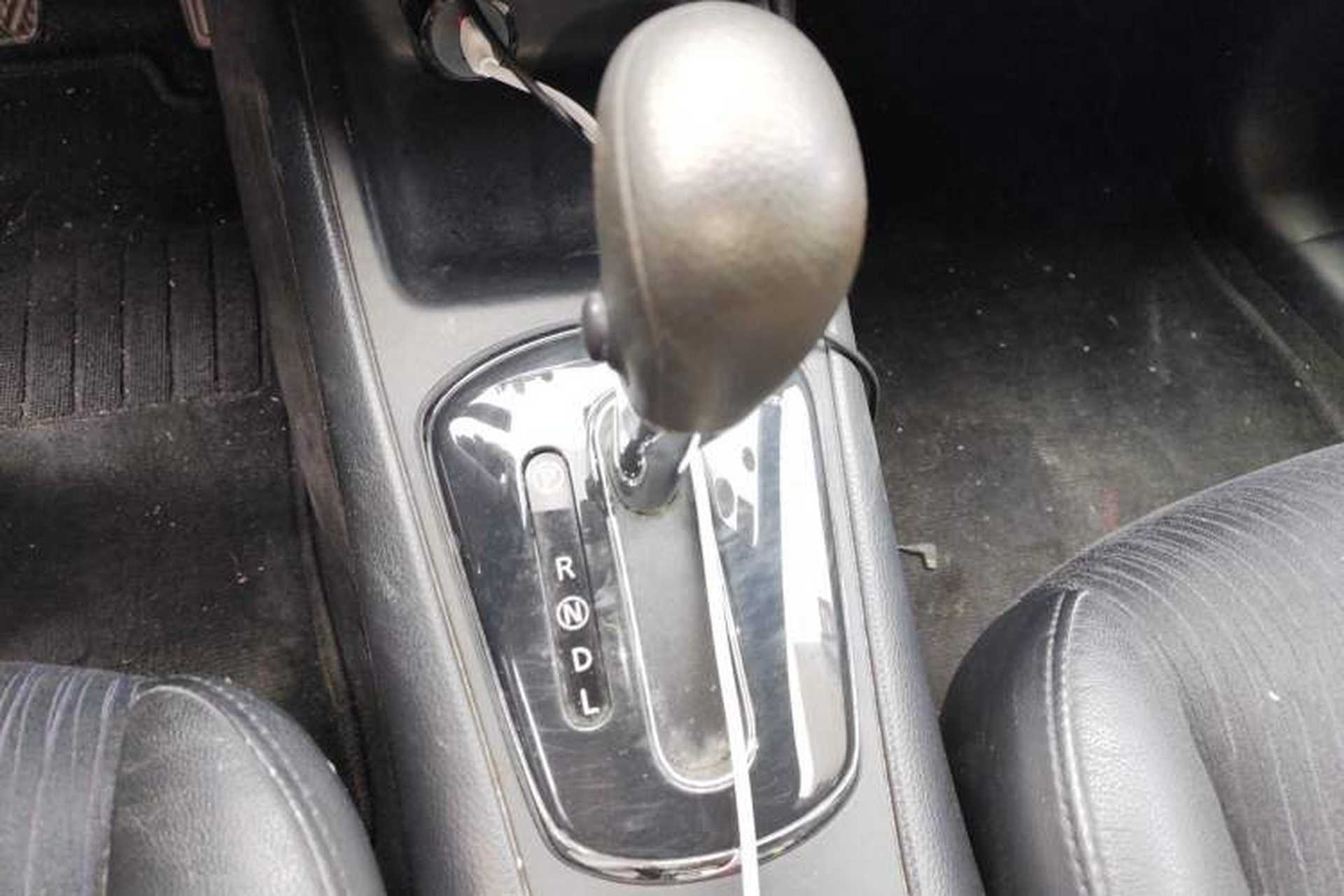 Used Nissan Tiida 2013 1.6L CVT Cool Cafe Edition Gear Lever