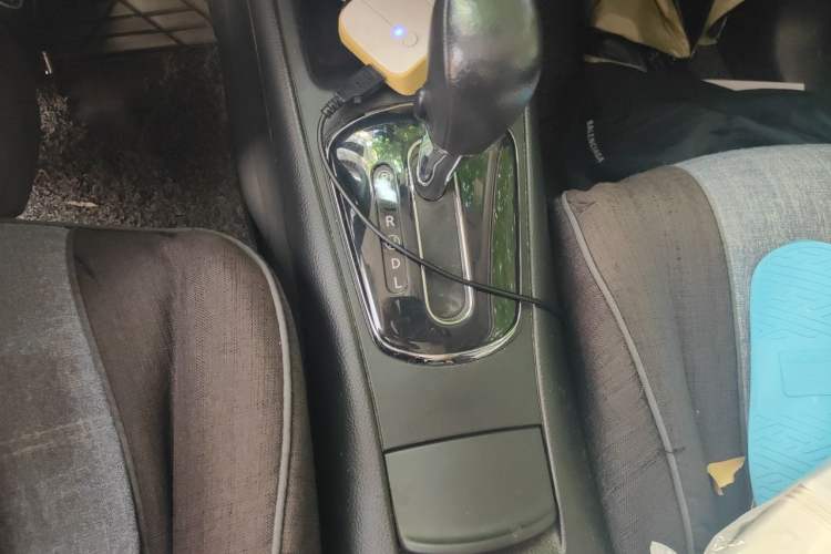 Used Nissan Tiida 2013 1.6L CVT Cool Cafe Edition Gear Lever