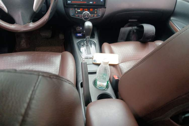Used Nissan Tiida 2013 1.6L CVT Cool Cafe Edition Gear Lever