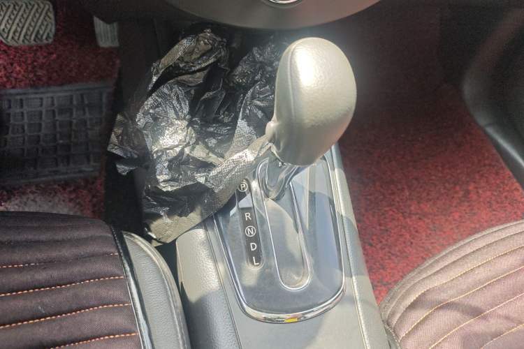 Used Nissan Tiida 2013 1.6L CVT Cool Cafe Edition Gear Lever