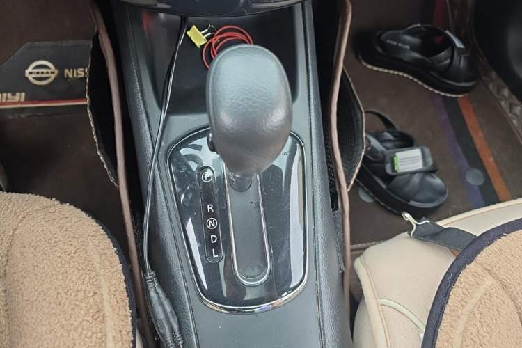 Used Nissan Tiida 2013 1.6L CVT Cool Cafe Edition Gear Lever