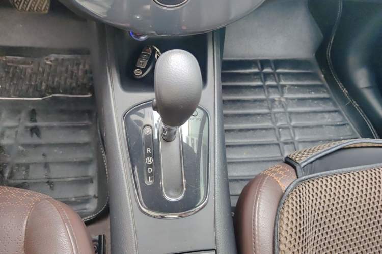 Used Nissan Tiida 2013 1.6L CVT Cool Cafe Edition Gear Lever