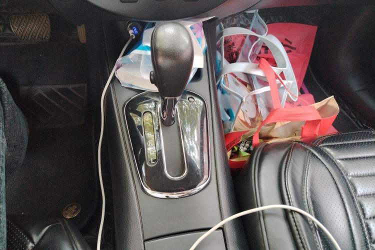Used Nissan Tiida 2013 1.6L CVT Cool Cafe Edition Gear Lever