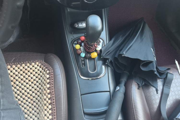 Used Nissan Tiida 2013 1.6L CVT Cool Cafe Edition Gear Lever