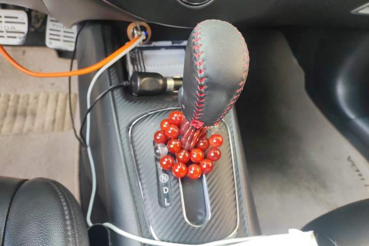 Used Nissan Tiida 2013 1.6L CVT Cool Cafe Edition Gear Lever