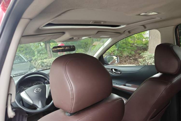 Used Nissan Tiida 2013 1.6L CVT Cool Cafe Edition Headliner