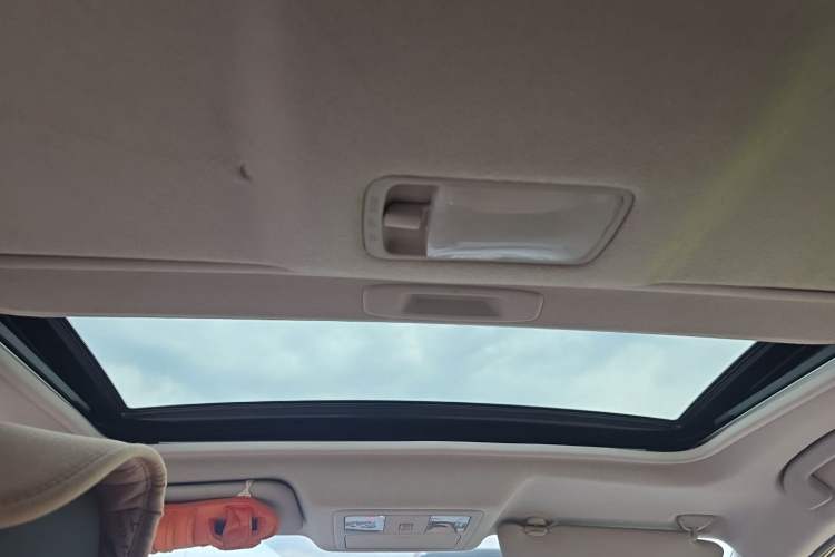 Used Nissan Tiida 2013 1.6L CVT Cool Cafe Edition Headliner
