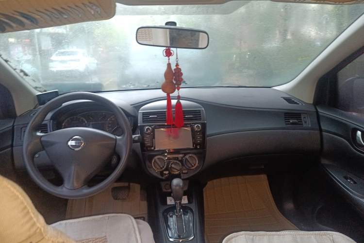 Used Nissan Tiida 2013 1.6L CVT Cool Cafe Edition Headliner