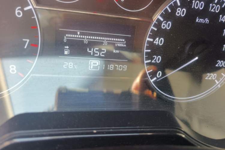 Used Nissan Tiida 2013 1.6L CVT Cool Cafe Edition Odometer Close Up