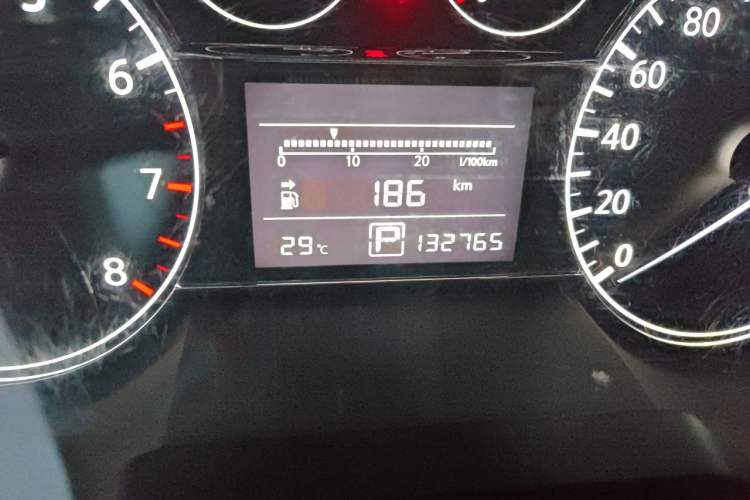 Used Nissan Tiida 2013 1.6L CVT Cool Cafe Edition Odometer Close Up