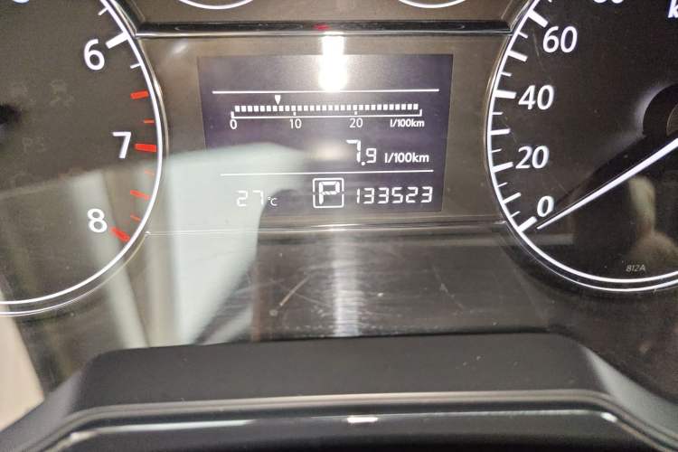 Used Nissan Tiida 2013 1.6L CVT Cool Cafe Edition Odometer Close Up