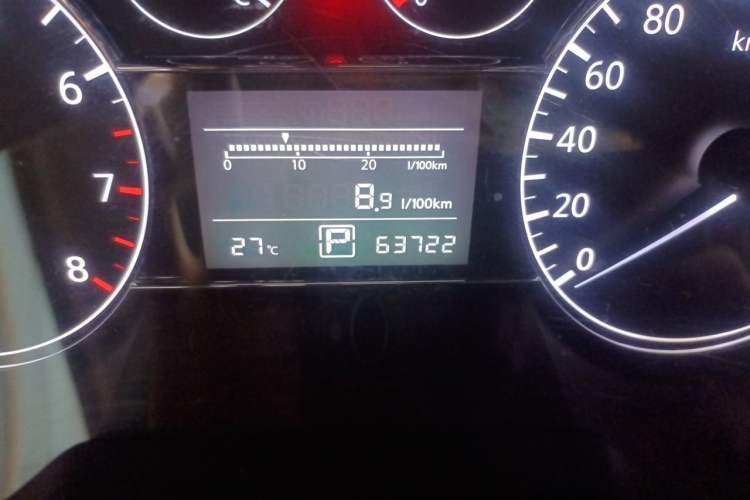 Used Nissan Tiida 2013 1.6L CVT Cool Cafe Edition Odometer Close Up