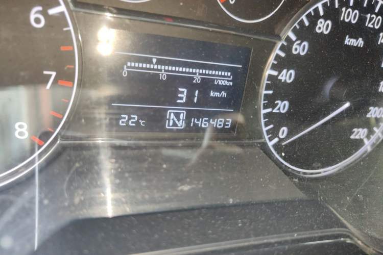 Used Nissan Tiida 2013 1.6L CVT Cool Cafe Edition Odometer Close Up