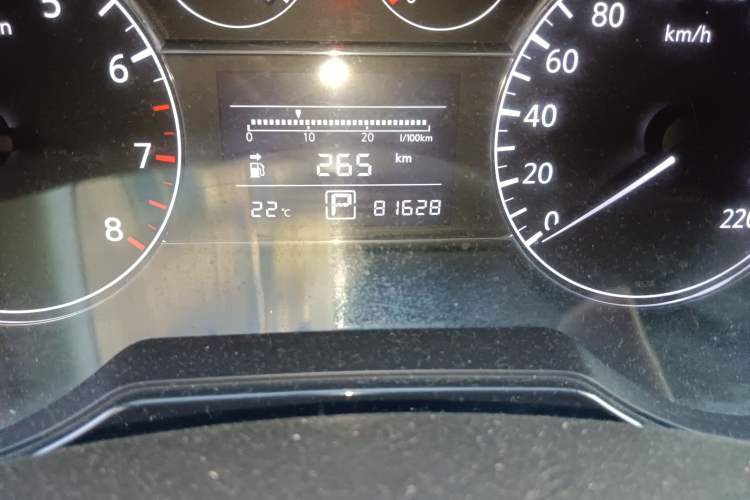 Used Nissan Tiida 2013 1.6L CVT Cool Cafe Edition Odometer Close Up