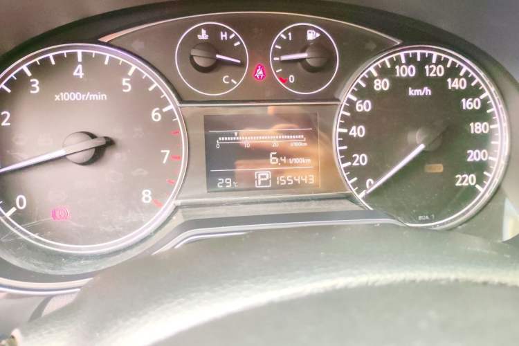Used Nissan Tiida 2013 1.6L CVT Cool Cafe Edition Odometer Close Up