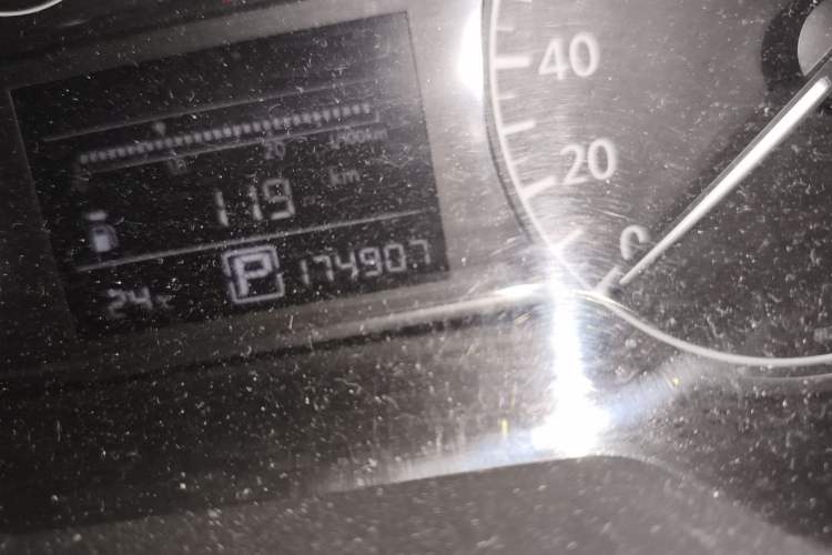 Used Nissan Tiida 2013 1.6L CVT Cool Cafe Edition Odometer Close Up