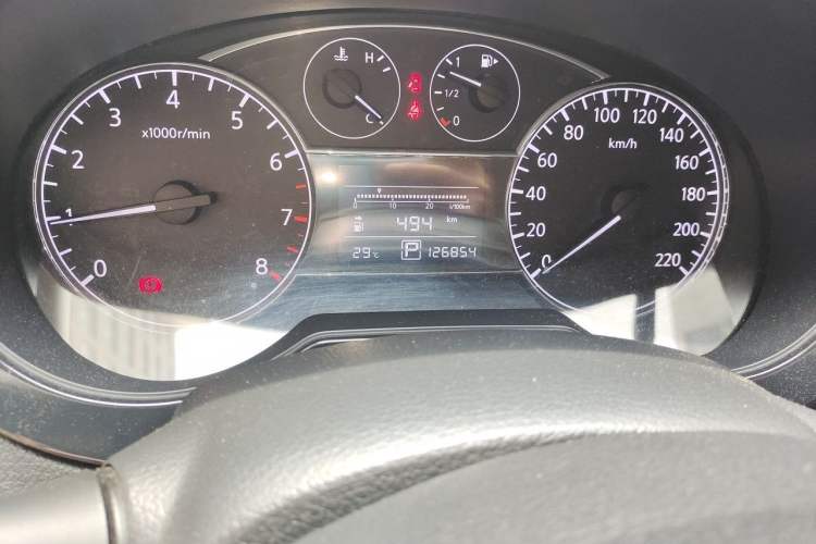 Used Nissan Tiida 2013 1.6L CVT Cool Cafe Edition Odometer Close Up