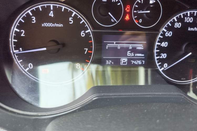 Used Nissan Tiida 2013 1.6L CVT Cool Cafe Edition Odometer Close Up