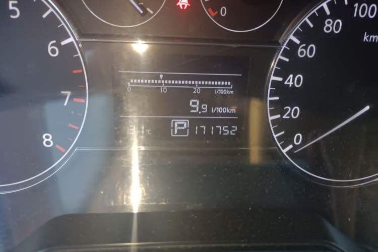 Used Nissan Tiida 2013 1.6L CVT Cool Cafe Edition Odometer Close Up