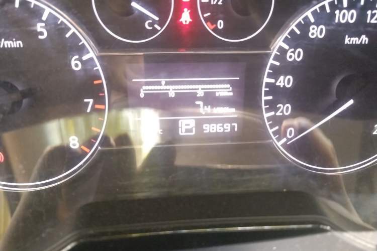 Used Nissan Tiida 2013 1.6L CVT Cool Cafe Edition Odometer Close Up