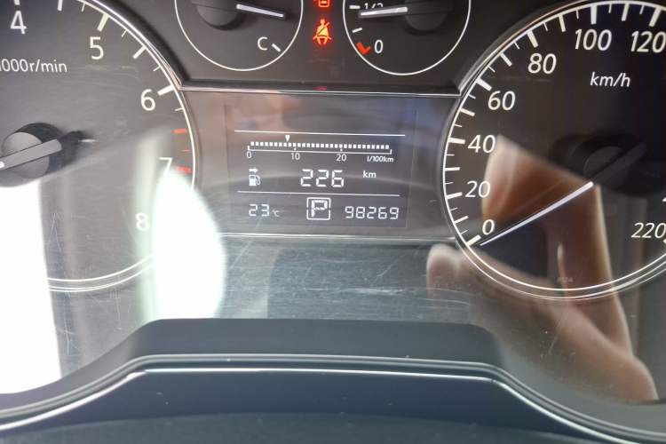 Used Nissan Tiida 2013 1.6L CVT Cool Cafe Edition Odometer Close Up