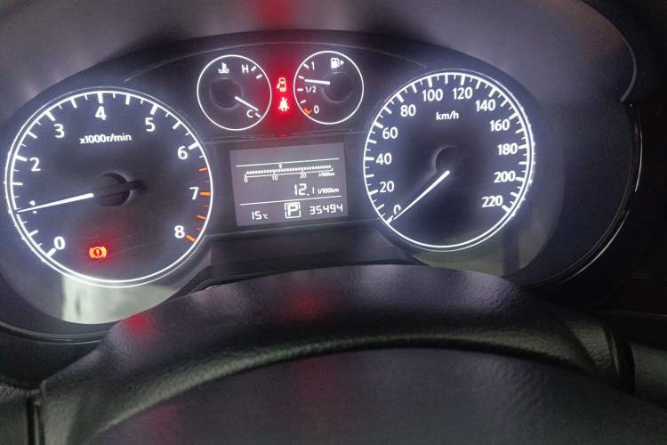 Used Nissan Tiida 2013 1.6L CVT Cool Cafe Edition Odometer Close Up