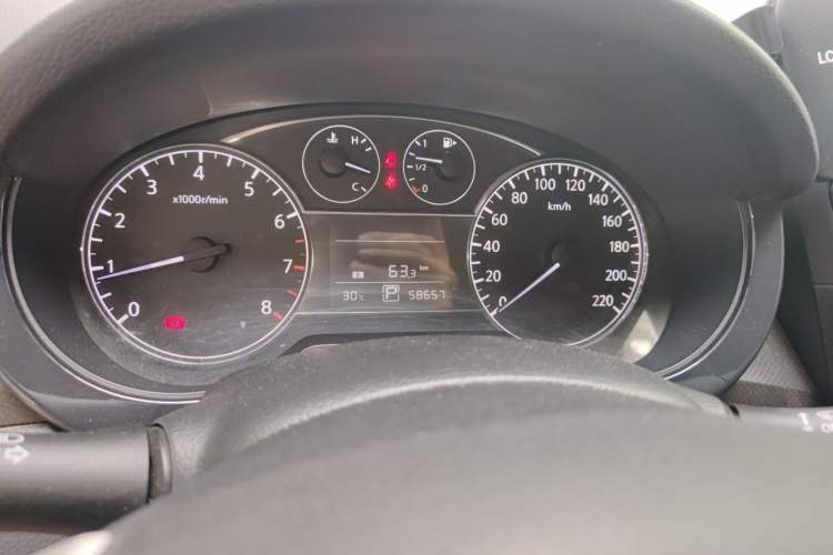 Used Nissan Tiida 2013 1.6L CVT Cool Cafe Edition Odometer Close Up