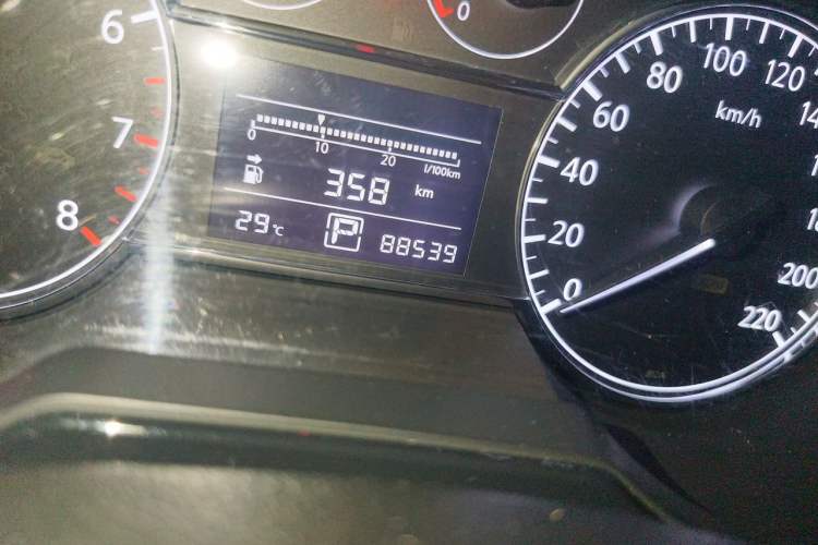 Used Nissan Tiida 2013 1.6L CVT Cool Cafe Edition Odometer Close Up