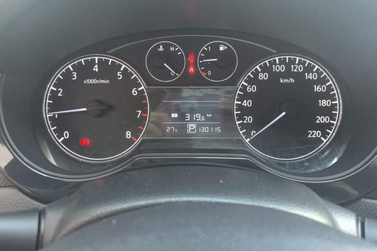 Used Nissan Tiida 2013 1.6L CVT Cool Cafe Edition Odometer Close Up