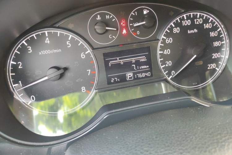 Used Nissan Tiida 2013 1.6L CVT Cool Cafe Edition Odometer Close Up